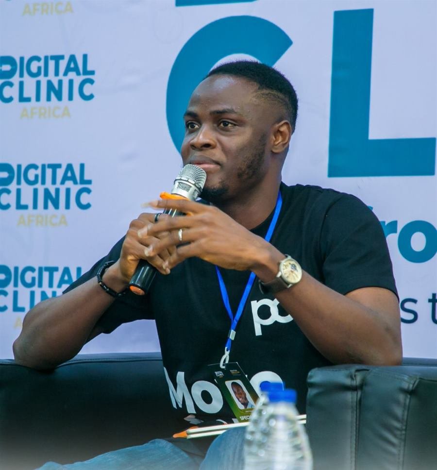 A panel speaker answers a question at the last Digital Clinic